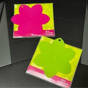NIB Set of 2 Max Silicone Flower Trivet Jar Opener Pot Holder